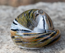 Load image into Gallery viewer, Memorial Curled Glass Cat