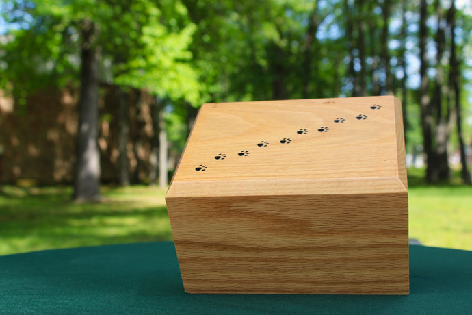 Oak Paws Urn